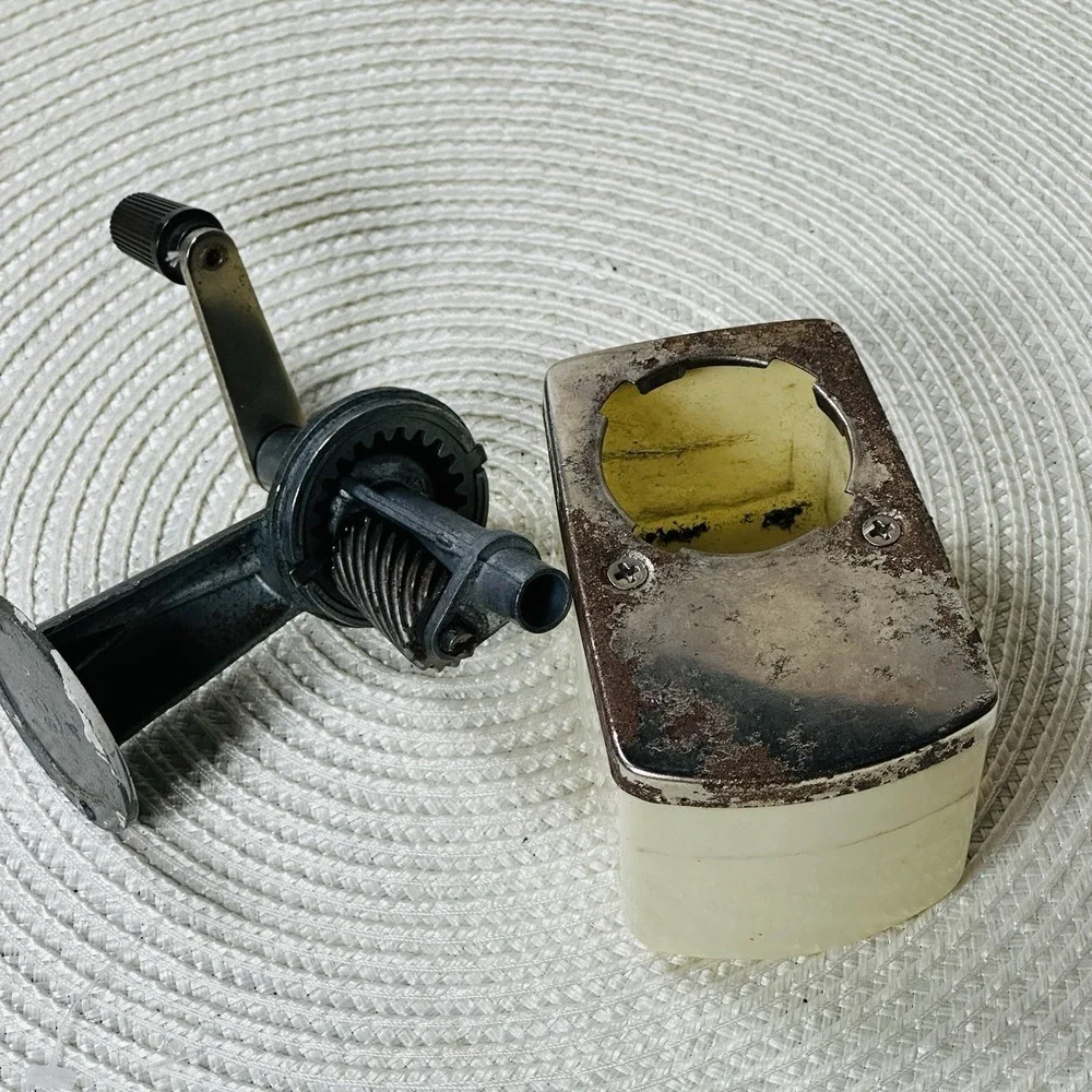 Boston Bulldog‎ Vintage Pencil Sharpener White Hopper Gray Hammertone Working